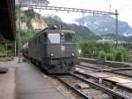 Die Regenwolken lichten sich am 01.07.2005 gerade etwas als Ae 6/6 11502 mit ihrer Anschlussbedienung Alptransit in Blausee Mitholz eintrifft.