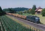 SBB: Ae 6/6 11507 Wildegg mit Holzzug  Lothar  in Wyssenried bei Bützberg am 10.