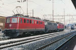 SBB: Gleich vier Ae 6/6 warteten an einem Morgen des Februars 2001 im Bahnhof Langenthal auf ihren nächsten Einsatz.