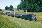 SBB:  FARBTON grün in grün   Militärzug mit der Ae 6/6 11495 Bülach zwischen Niederbipp und Wangen an der Aare unterwegs im August 2001.