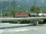 Kesselwagenzug mit Ae 6/6 11424 auf der Rheinbrcke bei Bad Ragaz.07.06.07