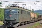 Ae 6/6 11461 mit Gterzug im Bhf. Hornussen/AG unterwegs in Richtung Basel  21.6.2007