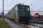 Das Ende der Ae 6/6 Lokomotiven. Mehrere der ehemaligen stolzen Gotthardlokomotiven aus den Jahren 1955 bis 1966 warteten im Februar 2014 im Rangierbahnhof Däniken auf die baldige Verschrottung.
Foto: Walter Ruetsch