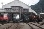 Zum Abschluss meines Ausfluges zum Gottardo Publikumsanlass durfte die Lokparade vor dem Depot Erstfeld nicht fehlen.
Re 620 033  Muri AG , Ae 6/6 11421  Graubünden / Grischun , Ae 4/7 10976, Be 4/6 12320 und das Krokodil Ce 6/8  14253.

Erstfeld, 04.06.2016