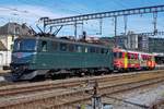 Ae 6/6 11421  Graubünden  schleppt den RBe 540 052-8 von SBB Historic nach Brugg AG.