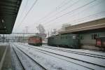 Links die Ae 6/6 11466  Sursee  und rechts die Ae 6/6 11471  Pratteln , am 24.2.04 in Rotkreuz