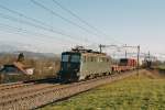 Die Ae 6/6 11436  Stadt Solothurn  mit einem gemischten Gterzug, am 03.03.04 auf der Strecke Sins - Reussegg