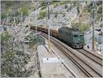 Ae 6/6 mit einem Dienstzug bei dem Luogelkin Viadukt. 2. Mai 2006