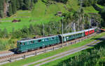 Der Extrazug  Erlebniszug San Gottardo , gezogen von Ae 6/6 11411  Zug , fährt aus dem Wattinger Kehrtunnel bei Wassen die St.