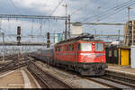 SBBH Ae 6/6 11425 / NJ 471 Berlin Hbf - Zürich HB / Zürich HB, 26. September 2021<br>
Einsatz der historischen Lok vor dem NightJet aus Anlass der Pensionierung eines Lokführers