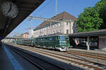 Samstag den 24.06.2023 zwischen 19:01 Uhr und 19:07 Uhr im Bahnhof Schlieren. Auf Gleis 1 in Schlieren fährt der Zug 32558 (Leerfahrt) um 19:01 Uhr welcher von Zürich HB (ab 18:54 Uhr) nach Brugg (an 20:05 Uhr) verkehrt, im Bahnhof von Schlieren ein. Die Weiterfahrt wäre um 19:44 Uhr (Pause für den Lokführer). Weiterfahrt nach Brugg ist jedoch bereits um zirka 19:10 Uhr. Diese Komposition war heute für den Verein EUROVAPOR unterwegs. Motto:  Nostalgie auf Schiene und Wasser“. Publikumsfahrt mit dem Zug ab Zürich HB nach Rorschach an den Bodensee und Fahrt mit dem Dampfschiff  Hohentwiel“ auf dem Bodensee sowie Rückfahrt mit dem Zug ab Rorschach nach Zürich HB. Als Lok diente die SBB Ae 6/6 11407 (91 85 4610 407-9). Baujahr: 1955. Inbetriebsetzung: 1956. Hersteller: SLM, BBC und MFO. Achsfolge: Co’Co’. Leergewicht: 120 t. Höchstgeschwindigkeit: 125 km/h. Fabriknummer: 4142. Dauerleistung (bei 80 km/h): 5'250 PS. Sie wurde 2009 von SBB Historic an den Verein «Mikado 1244» in Brugg (AG) als Leihgabe abgegeben. Das Wagenmaterial bestand aus dem ersten Wagen: = 2. Klasse Wagen 55 85 2035 746-5 B (Verein Mikado = Wagen Nr. 6) sowie aus dem zweiten Wagen: = 1. Klasse Wagen 55 85 1833 605-9 A (Verein Mikado = Wagen Nr. 4). Koordinaten GMS (Grad, Minuten, Sekunden): N 47° 23’ 57.3’’ O 8° 26’ 45.5’’