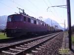 Die beladenen Wagen gehen nach Koper (Kroatien), die 22 leeren Ealos Wagen der DB gehen wieder zurck nach Deutschland.
Ae 6/6 11455  Biel/Bienne  mit dem 64826 in Sevelen.
28.03.08