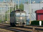 SBB - Ae 6/6 11407 als Lokzug unterwegs im Bahnhofsareal von Lenzburg am 05.09.2008