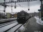 Es gibt sie noch... die altehrwrdigen Ae 6/6 mit Chrom-Zierstreifen. Unter ihnen die Ae 6/6 11405 ''Nidwalden'', die sogar noch die alten Lampen besitzt. Gerchte besagen, dass diese Lok zu SBB Historic geht, eine der wenigen Loks, deren Ende noch nicht so schnell besiegelt sein kann. Hier durchfhrt sie am 17.12.08 Winterthur mit einem Gterzug.