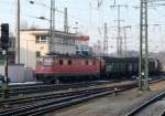 Ae 6/6 11434 der SBB mit FE 44696 Zrich - Kornwestheim bei der Einfahrt in Singen am Hhohentwiel.