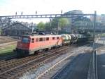 SBB- Cargo: Ae 6/6 11450  Ville de Genve  fhrt am 9.4.09 mit einem 6Wagen Zementzug in Luzern ein.