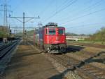 SBB- Cargo: Solo durchfhrt auch die Ae 610 508  Wettingen  am 15.4.09 den Bahnhof Othmarsingen.