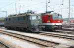 Zwei Arbeitspferde SBB Ae 6/6 11495 und bb 144 244 warten am 04.06.2009 in Buchs St.