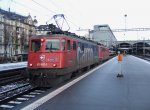 Antik- veraltetes Doppelpack: Mein 200. Bild auf bahnbilder.de zeigt ein Ae 6/6 Doppelpack am 02.12.09 in Luzern, bestehend aus der 610 492-1  Erstfeld  und der 11485  Thun . Mindestens bis Fahrplanwechsel wird an jedem Werktagsmorgen um 09:15 Uhr ein Ae 6/6 Doppelpack, Luzern verlassen. An bestimmten Tagen knnte es auch mal eine Re 6/6 oder eine Re 4/4  mit einer Ae 6/6 sein...