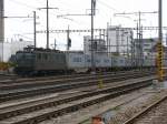 Ae 6/6 11517 mit Containerzug in Pratteln am 26.10.2009