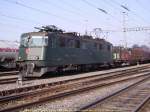 Ae 6/6 11513 *Wallisellen* wartet mit dem 65578 St.Gallen - RBL in Gossau SG auf die Ausfahrt.
21.04.10