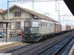 Die Ae 6/6 11435 ''Fribourg'' stand am 25.7.05 mit einem gemischten Gterzug in Landquart.