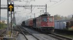 Nach dem Abholen von 11 Gterwagen aus Sursee, durchfhrt die Ae 6/6 11426  Stadt Zrich  den Bahnhof Brittnau-Wikon. Gut dass mir auf dem linken Gleis nicht der Gegenzug ins Bild fuhr.