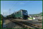 Ae 6/6 11421  Grischun . Da wollte ich gerade nach Hause, als dieser kurze grne Zug auftauchte. Hinter der Lok  Grischun  waren noch ein Service Wagen, ein Salon-Bar Wagen und ein Pullmannwagen der BLS. Fahrgste waren wohl nicht mit dabei. Wo mag die Reise hingegangen sein ? Im Fricktal am 8.10.2010.