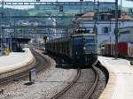 Die Ae6/6 11495 'Blach' der SBB durchfhrt mit einem Gterzug den Bahnhof Yverdon.

Yverdon
29.05.2009