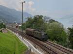 Die Ae 6/6 11465 am 01.07.2009 mit einem Schiebewandwagen  unterwegs bei Unterterzen.