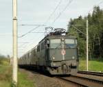 Der Cargo-Express Rothenburg - Dniken (-Chavornay) mit der Ae 6/6 11518  Flelen  macht am 11.08.11 zwischen Rothenburg und Sempach-Neuenkirch eine Banalfahrt. Der Grund: Weil kurz davor 2 Fernverkehrszge nach Norden fuhren und bald die nchste S-Bahn von Hinten kommt, verschafft sich der Zug etwas Vorsprung und kann - im Gegensatz zu Rothenburg - in Sempach-Neuenkirch ber eine 90 km/h-Weiche rollen.