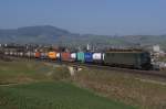 Ae 6/6 11495 am 21.3.12 mit einem Containerzug bei Frick.