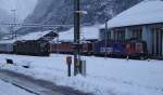 Morgenstimmung in Erstfeld mit der rangierenden Ae 6/6 11495  Blach , einer Re 10/10 und der Re 620 051-3  Dornach/Arlesheim .