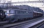 Am 27.3.1990 wartet SBB Lok 11415 mit einem Gterzug im Bahnhof
Arth Goldau auf die Weiterfahrt.