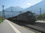 Aus dem Archiv: Ae 6/6 11514 mit Gterzug bei Durchfahrt in Leuk, 27.09.2011.