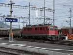 Ae 6/6 11454 verlsst den Bahnhof Buchs SG Richtung Sargans.