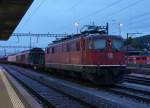 SBB: Todgesagte leben lnger. Ae 6/6 11470  Brugg  in der Abenddmmerung aufgenommen auf dem Hauptbahnhof Solothurn am 5. Oktober 2013.
Foto: Walter Ruetsch