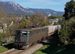 JAHRESRUECKBLICK 2013 VON WALTER RUETSCH.
Monat OKTOBER: Ae 6/6 11465 mit einem Schlackenzug vor der Kulisse der Stadt Solothurn am 17. OKTOBER 2013.