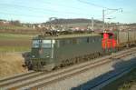 Ae 6/6 11460 Lugano und der Tm 233 910-9 am 9.2.07 in Buchs.