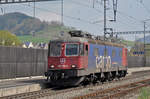 Re 620 059-6 durchfährt den Bahnhof Gelterkinden.