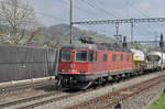 Re 620 036-4 durchfährt den Bahnhof Gelterkinden.