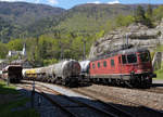 Bahnen im Berner Jura  SBB: Güterzug mit der Re 620 030-7 Herzogenbuchsee in Reuchenette-Péry vor herrlicher Kulisse am 10.