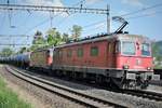 Re 620 040-6  Münchenstein  und Re 620 041-4  Moutier  ziehen am 18.05.2018 gemeinsam einen Kesselzug durch Villnachern AG in Richtung Basel.