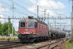 Re 620 043-0 durchfährt den Bahnhof Pratteln.