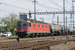 Re 620 041-4 durchfährt den Bahnhof Pratteln.