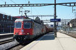 Re 10/10 mit der Re 620 075 - 2  GELTERKINDEN  an der Spitze des Zuges während der Bahnhofseinfahrt Rotkreuz am 22.