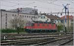 Zwischen Formsignalen rangiert die SBB RE 5/6 11684 im Rangierbahnhof von Biel.