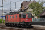 Re 620 040-6 durchfährt den Bahnhof Rupperswil.