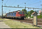 Re 6/6 11634 (620 034-9)  Aarburg-Oftringen  der SBB Cargo rangiert mit drei Staubgutwagen der Gattung  Uacns  der Vigier Holding AG im Rangierbahnhof Biel/Bienne (CH).