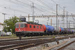 Re 620 056-2 durchfährt den Bahnhof Pratteln.